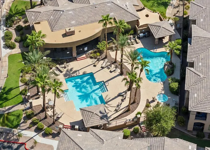 Holiday home Shared Poolside Fun-hot Tub-gym & Phoenix
